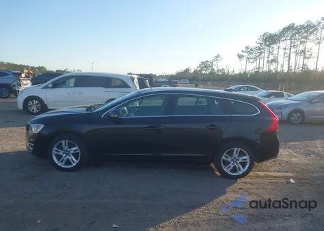 2015 Volvo V60 T5 Premier из США, поврежденный, VIN YV1612SK0F1226649
